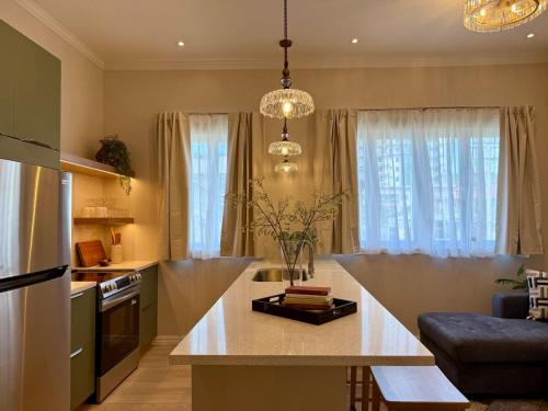 Brand New Boutique Home 6 BR Sleeps 20 Savannah in Newtown