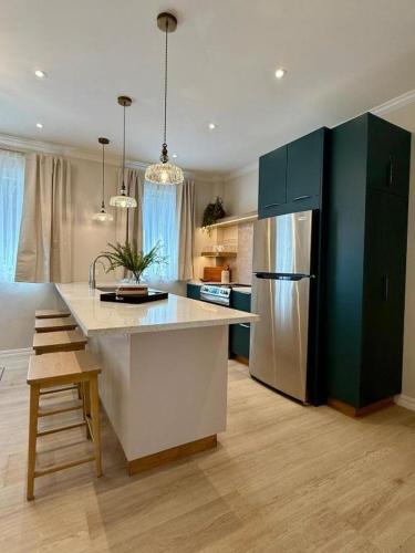 Modern 1 BR Boutique Apt Savannah in Newtown