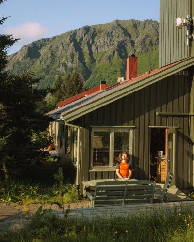 Exterior view, FURU Hostel & Cafe in Leknes