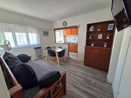 Depto de 2 ambientes zona Guemes - Los Acantilados