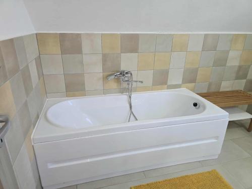 Bathroom, Kovacs apartman in Targu Secuiesc