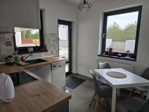 Kitchen, Kovacs apartman in Targu Secuiesc