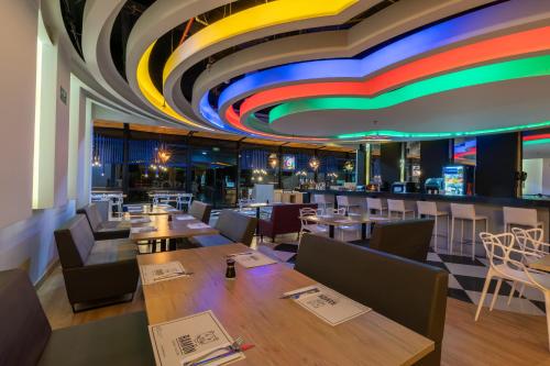 Pop Art Hotel Tocancipa y Centro de Convenciones