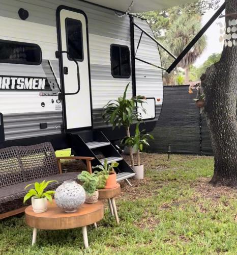 Modern Luxury RV Retreat, Your Cozy Tiny Home in Margate