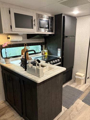 Modern Luxury RV Retreat, Your Cozy Tiny Home in Margate