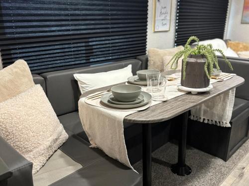 Modern Luxury RV Retreat, Your Cozy Tiny Home in Margate