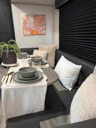 Modern Luxury RV Retreat, Your Cozy Tiny Home in Margate