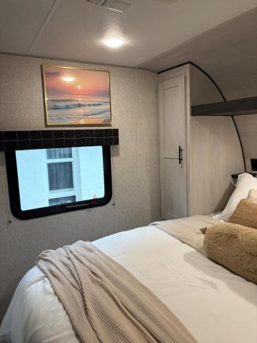 Modern Luxury RV Retreat, Your Cozy Tiny Home in Margate