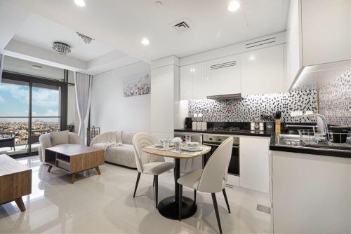 Cozy 2BR Aykon City Near Downtown - Pool and Gym - main image
