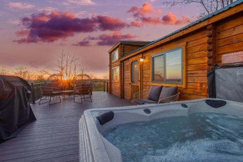 . Hillside Hideaway - Hot Tub