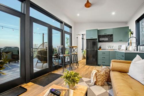 廚房, Skyline Serenity - Hot Tub in 布魯克維爾