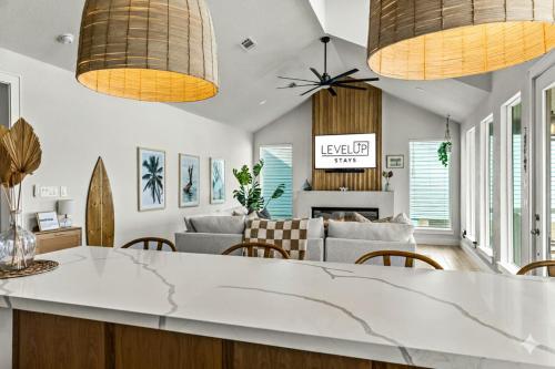 Konyha, Near Beach Tiki Bar Swings Beautiful Design in Port Bolivar (TX)