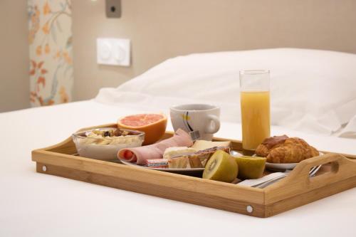 Brit Hotel Avignon Sud Le Calendal - image 21
