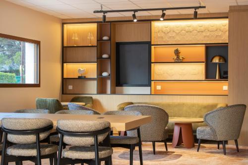Brit Hotel Avignon Sud Le Calendal - image 16