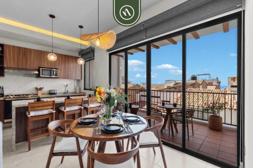 Luxury 2 BR - Downtown - Pool - Sunset in Terrace