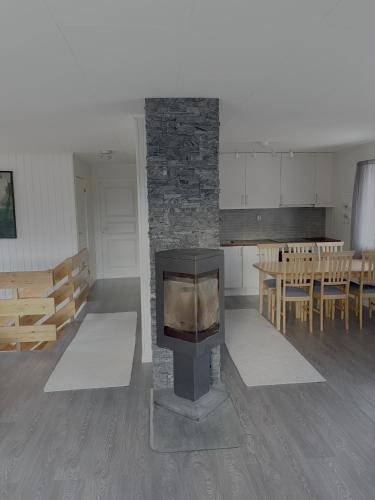 Stort hus med fire soverom og 8 senger in Lakselvbukt