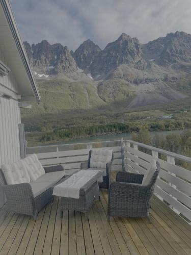 Stort hus med fire soverom og 8 senger in Lakselvbukt