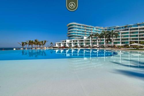 2BR with Private Balcony - Oceanfront Building