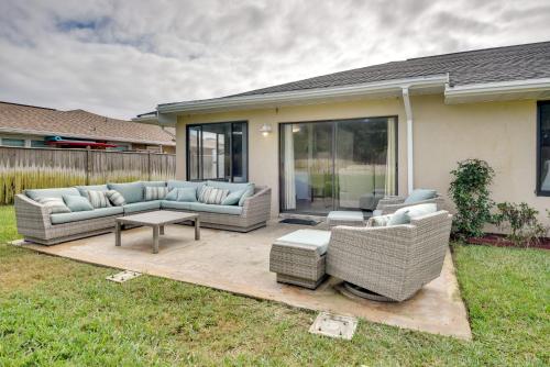 Bright Ormond Beach Home about 14 Mi to Daytona! in Ormond-by-the-Sea, USA