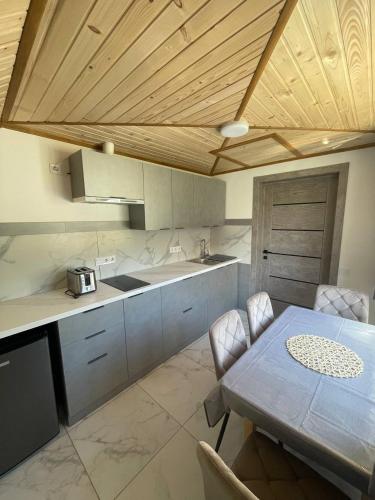 Котедж в Карпатах in 亞列姆切