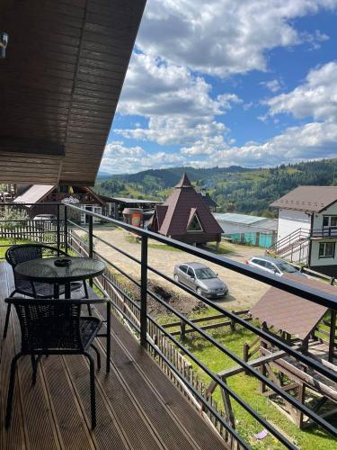 Котедж в Карпатах in 亞列姆切