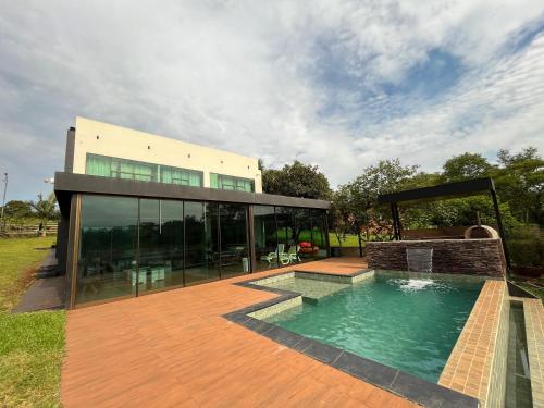 Casa Sobre El Lago in Hernandarias