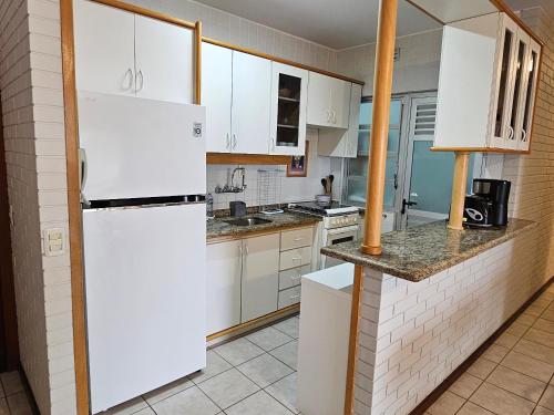 Refugio na Praia Aguas de Cachoeira in Ponta das Canas