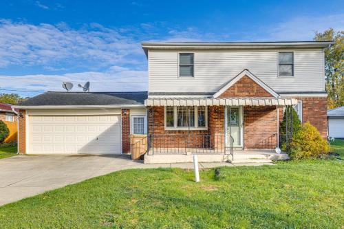 2 Mi to Walden Galleria Home with Furnished Deck! in Cheektowaga, USA
