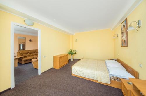 Hotel Druzhba - image 13