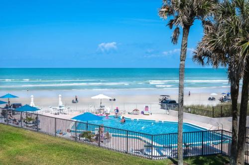 Gorgeous Beach Front Condo, Right By Flagler Ave! in New Smyrna Beach, USA