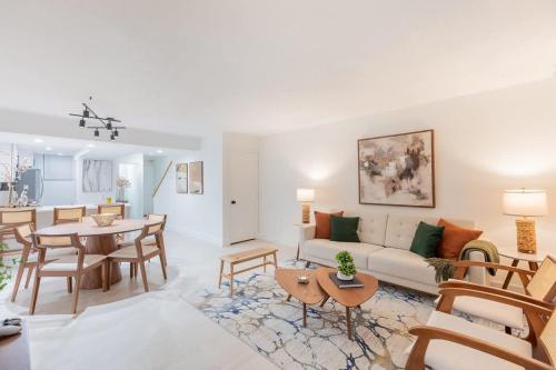 Gorgeous Beach Front Condo, Right By Flagler Ave! in New Smyrna Beach, USA