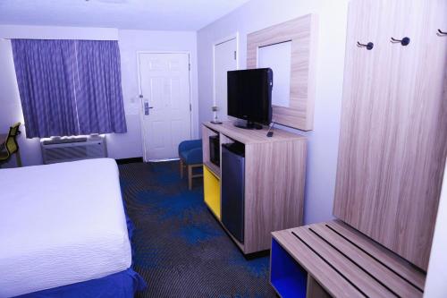 Days Inn by Wyndham East Albuquerque - image 13