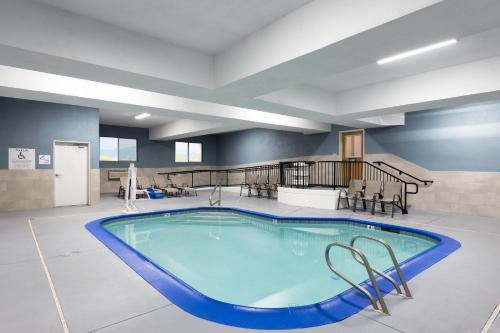 Piscina, Holiday Inn Express Redding North By IHG in Redding (CA)