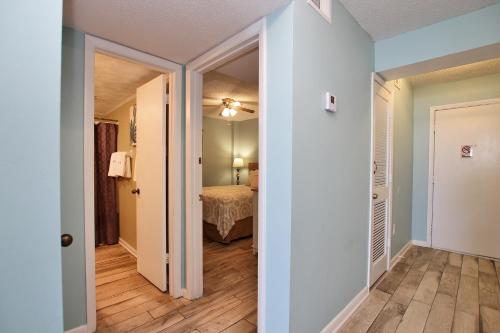 Compass Point 205 by Youngs Suncoast in Little Lagoon