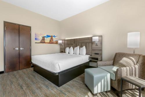 Best Western Plus Executive Residency Phoenix North Happy Valley - image 2