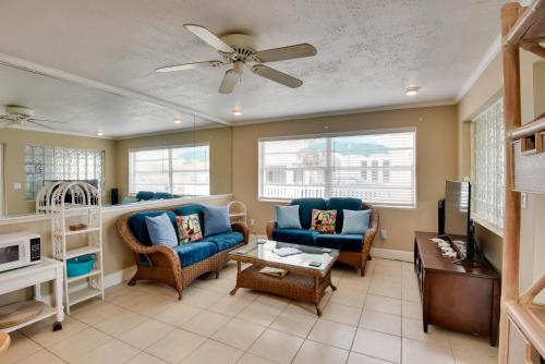 Cozy Ormond Beach Bungalow Steps to the Sand in Ormond Beach, USA