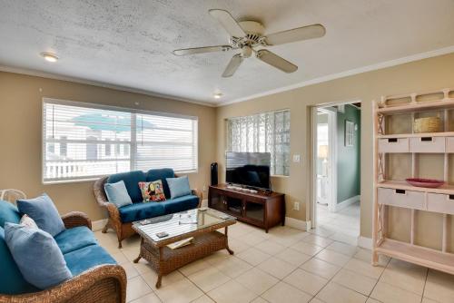Cozy Ormond Beach Bungalow Steps to the Sand in Ormond Beach, USA