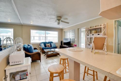 Cozy Ormond Beach Bungalow Steps to the Sand in Ormond Beach, USA