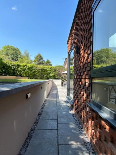 Lynwood House, private 5 bed 4 bath with large drive in Bratton