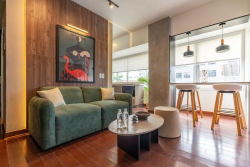 Oceanfront 2BR on Miraflores Malecón Rooftop Pool & BBQ