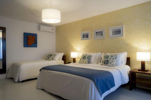 1 queen bed, 1 twin bed