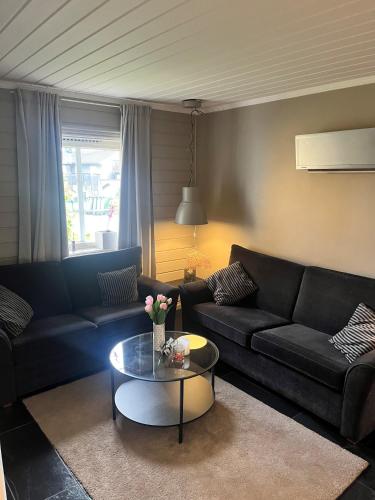 Cosy and well-equipped apartment with free parking – khách sạn tại Gan Trung Tam