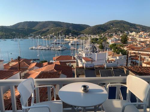 Gigi Rooms in Poros