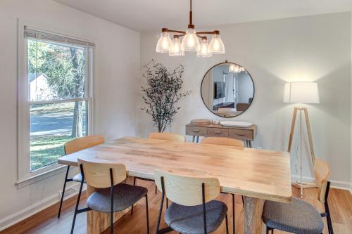 19 Mi to Kansas City Group Retreat with Game Room! in บลูสปริงส์ (MO)