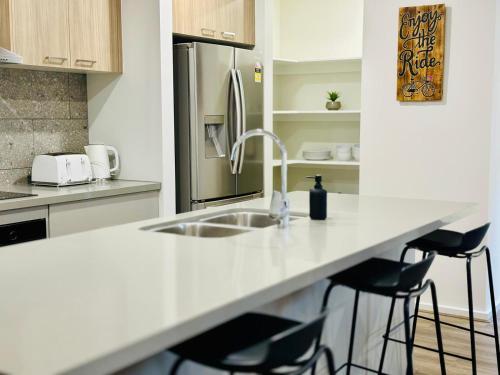 Spacious- 4-bedroom house near Airport in 森伯里