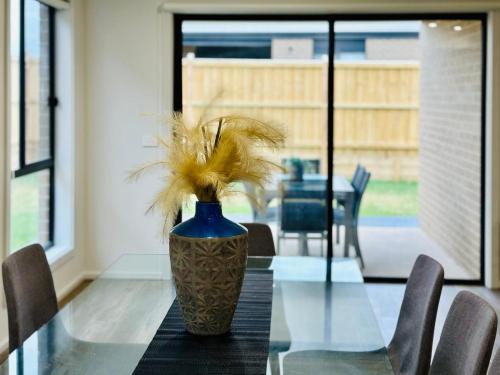 Spacious- 4-bedroom house near Airport in 森伯里