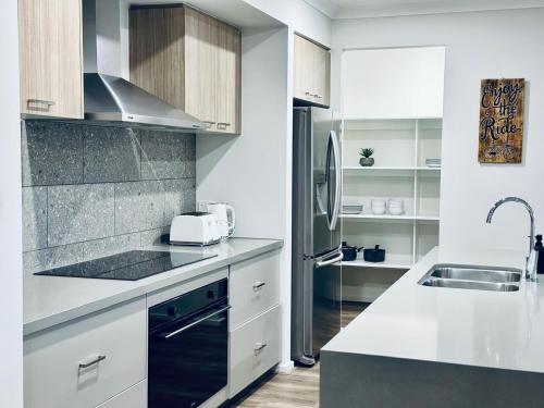 Spacious- 4-bedroom house near Airport in 森伯里