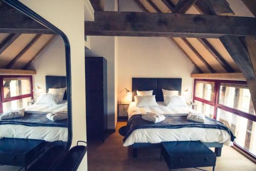 1 king bed, 1 sofa bed