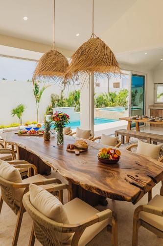 Villa Amandari 2 min to Palm Beach Billiard Hot Tub 8 sleeps - image 5