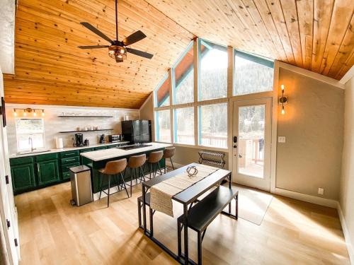Mountain View Cabin Near Trails & Slopes – khách sạn tại Sông Blue